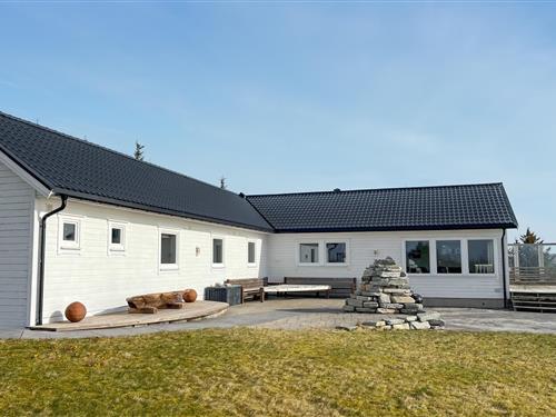 Sommerhus - 14 personer -  - Buaveien - Titran/Frøya - 7266 - Kverva
