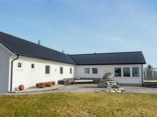 Sommerhus - 14 personer -  - Buaveien - Titran/Frøya - 7266 - Kverva