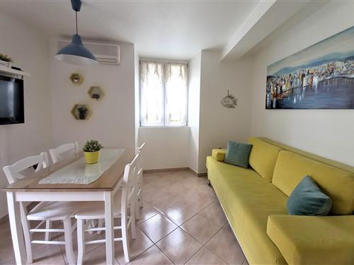 Holiday Home/Apartment - 3 persons -  - Supetar - 21400 - Supetar