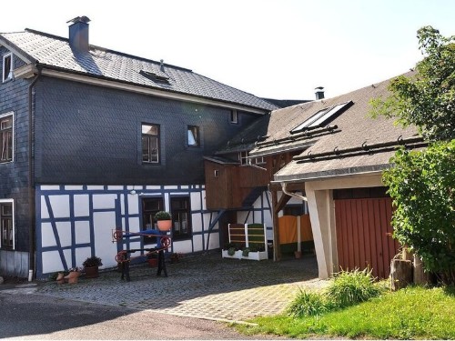Holiday home - 4 persons -  - 98528 - Suhl-Schmiedefeld