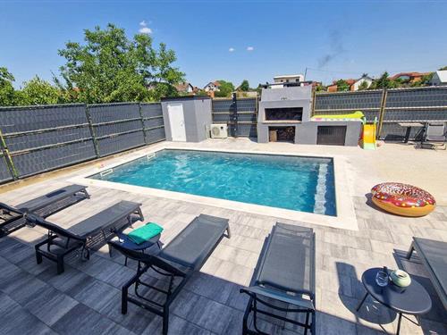 Sommerhus - 8 personer -  - Ulica Bedema ljubavi - Zagreb-Sesvete - 10360 - Zagreb