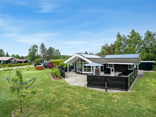 Holiday Home/Apartment - 8 persons -  - Torilisvej - Marielyst - 4873 - Væggerløse