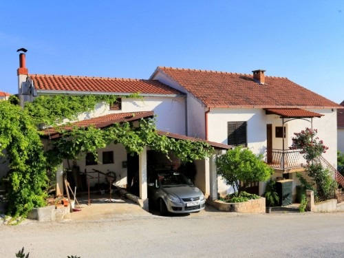 Holiday apartment - 3 persons -  - Tudorski put - 21223 - Okrug Gornji