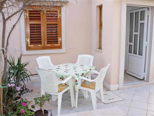 Holiday Home/Apartment - 3 persons -  - Supetar - 21400 - Supetar