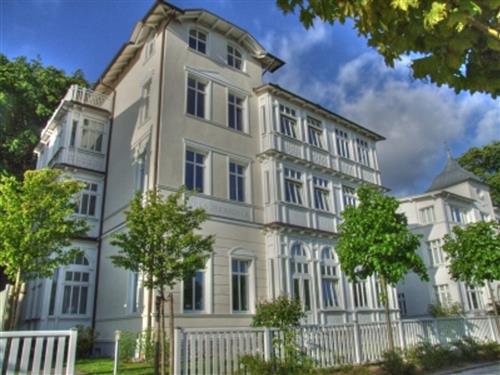 Holiday Home/Apartment - 5 persons -  - Strandpromenade - 18609 - Binz