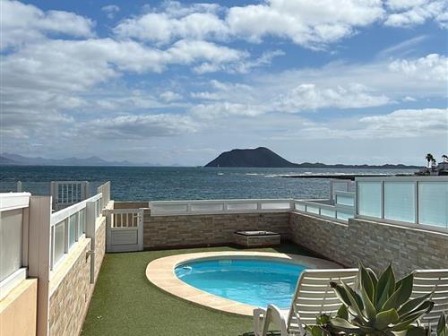Holiday home - 4 persons -  - Avenida Grandes Playas, 43 - - 35610 - Corralejo, La Oliva