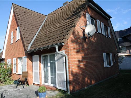 Holiday Home/Apartment - 4 persons -  - Postplatz - 18374 - Zingst