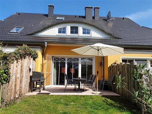 Holiday Home/Apartment - 6 persons -  - Neue Reihe - 18374 - Zingst