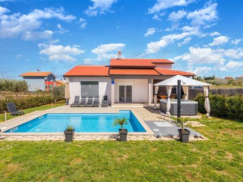 Holiday home - 6 persons -  - Sisanska cesta - 52100 - Pula