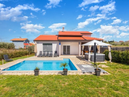 Holiday home - 6 persons -  - Sisanska cesta - 52100 - Pula