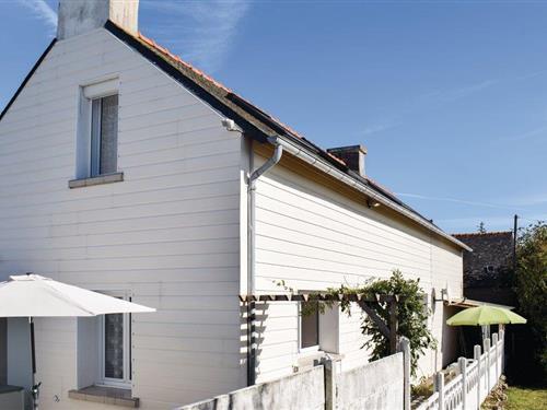 Holiday home - 6 persons -  - rue des écoles - 22610 - Lanmodez
