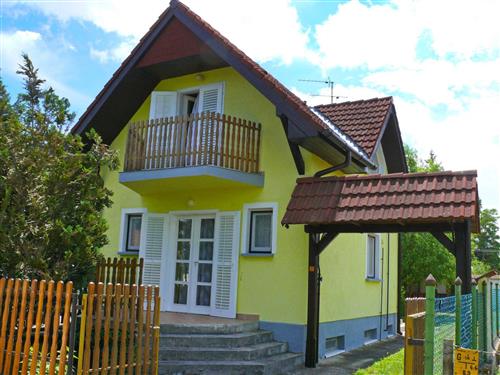 Holiday Home/Apartment - 5 persons -  - Balatonfenyves - 8646
