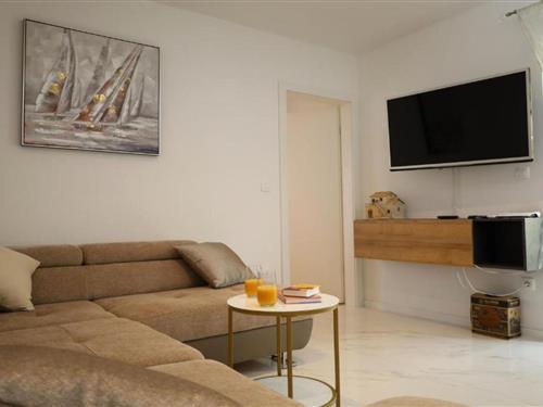 Holiday apartment - 5 persons -  - 21312 - Podstrana