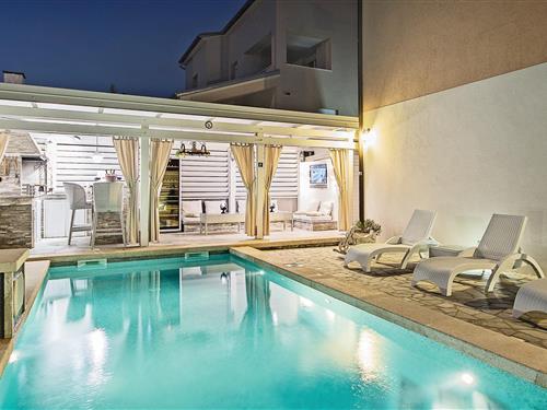 Holiday Home/Apartment - 4 persons -  - Senoina - 52100 - Pula