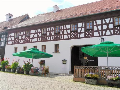 Ferienwohnung - 3 Personen -  - Marktplatz - 95698 - Neualbenreuth
