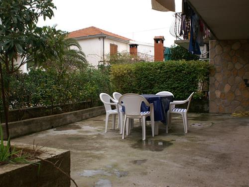 Holiday Home/Apartment - 5 persons -  - Jelsa - 21465 - Jelsa