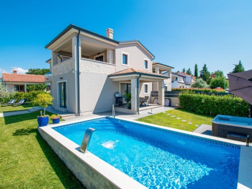 Holiday home - 8 persons -  - 52440 - Porec