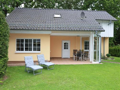 Holiday Home/Apartment - 5 persons -  - Serams - 18528 - Zirkow