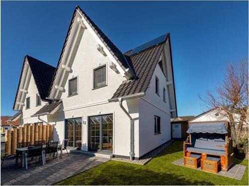 Holiday Home/Apartment - 6 persons -  - 18374 - Zingst