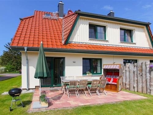 Holiday Home/Apartment - 8 persons -  - Lindenstraße 28 e - 18374 - Zingst