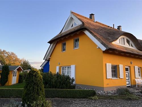 Feriehus - 4 personer -  - 18375 - Prerow