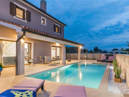 Holiday home - 6 persons -  - 52100 - Pula