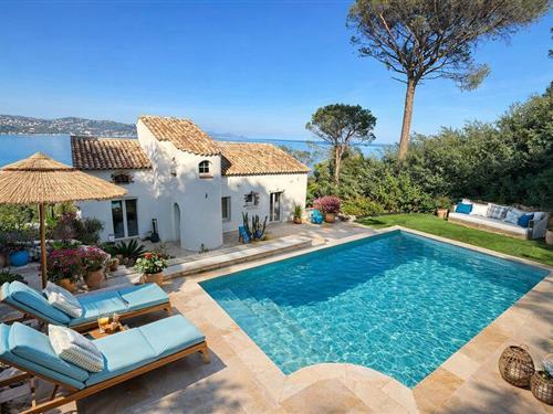 Holiday home - 14 persons -  - Avenue Des Sardinaux - 83120 - Sainte-Maxime