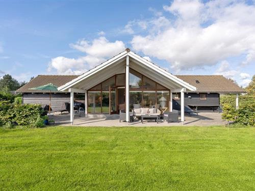 Sommerhus - 12 personer -  - Kaninstien - Marielyst - 4873 - Væggerløse