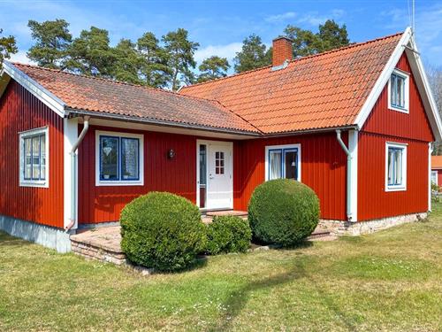 Sommerhus - 5 personer -  - Byrumsvägen - Löttorp/Byrum - 387 74 - Löttorp