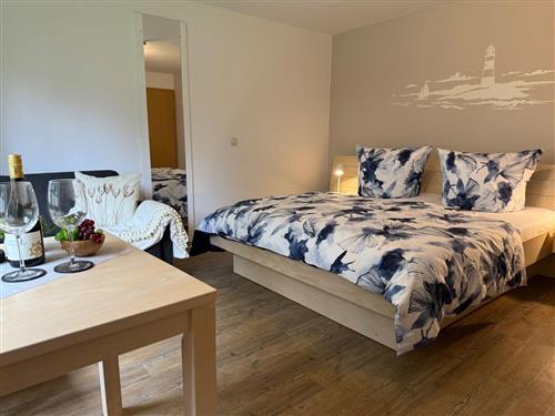 Ferienwohnung - 3 Personen -  - Zum Forsthof - 18311 - Neu Hirschburg