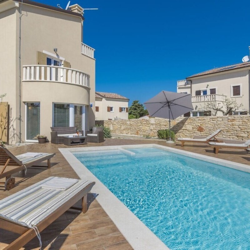 Villa - 12 personer -  - 52100 - Premantur