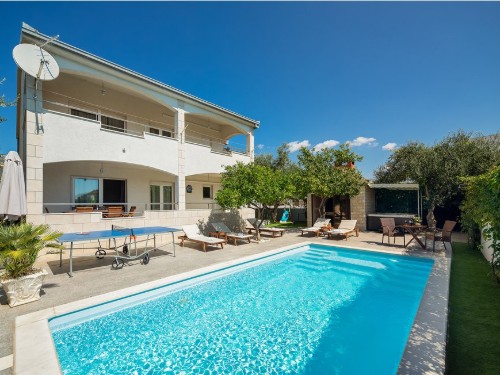 Feriehus - 10 personer -  - Raduniceva - Trogir-Kastel Novi - 21217 - Kastel Novi