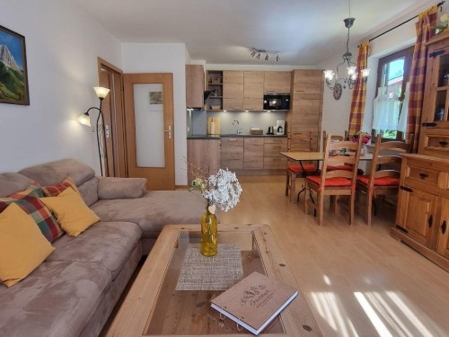 Ferienwohnung - 3 Personen -  - Kresenzerweg 3 und - 82481 - Mittenwald