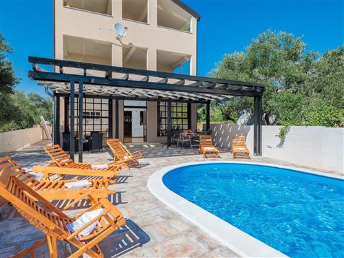 Feriehus - 16 personer -  - Crno - 23000