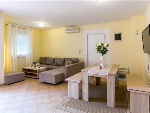 Holiday Home/Apartment - 6 persons -  - Fucane - 52203 - Medulin