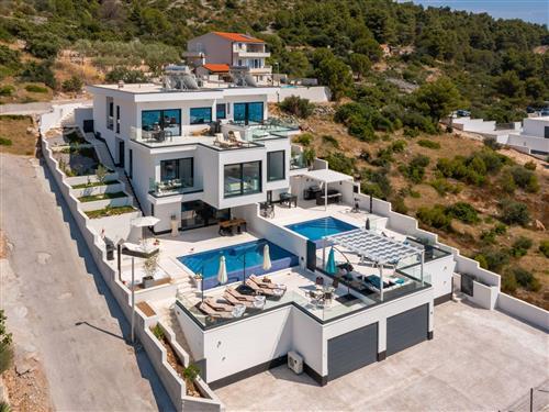 Feriehus - 8 personer -  - Podorljak - 22203