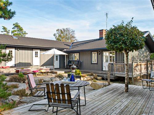 Holiday home - 8 persons -  - Gamla Holmsbacksvägen - Resö/Tanum - 457 97 - Resö
