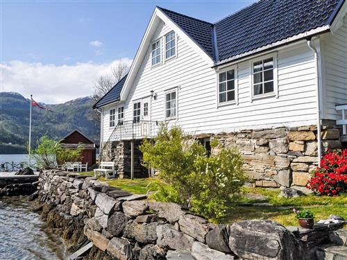Holiday home - 6 persons -  - Øystese - 5612