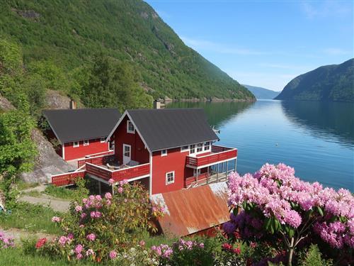 Holiday Home/Apartment - 5 persons -  - Arnafjord - 6893