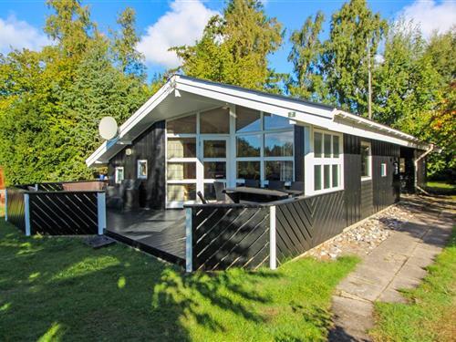 Sommerhus - 6 personer -  - Bogfinkevej - Marielyst - 4873 - Væggerløse