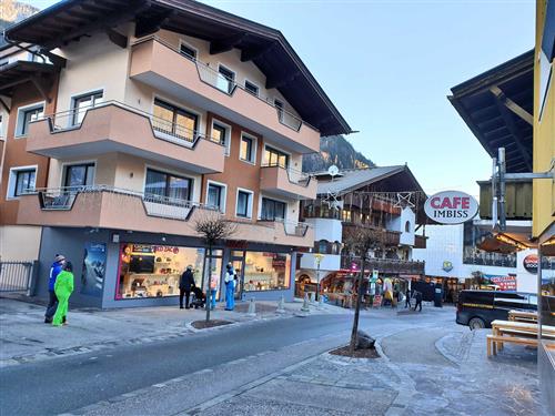 Holiday Home/Apartment - 5 persons -  - Hauptstraße - 6290 - Mayrhofen