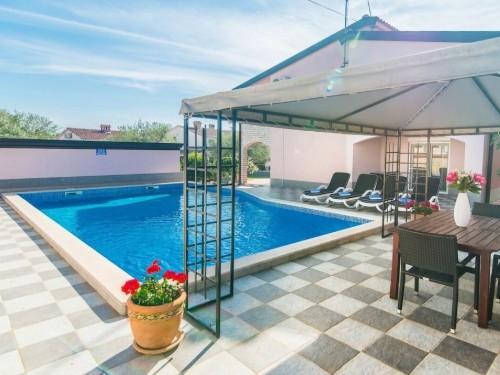 Holiday home - 8 persons -  - 52446 - Nova Vas