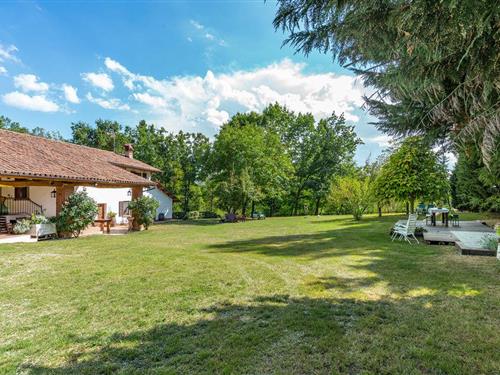 Holiday home - 9 persons -  - Fraz. S. Luigi - Cuneo - 12041 - Bene Vagienna Cn