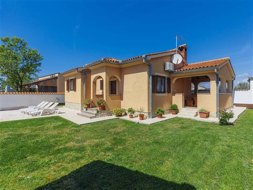 Holiday home - 5 persons -  - Pula - 52212