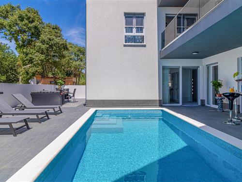 Holiday home - 8 persons -  - Saraje - 52204 - Liznjan