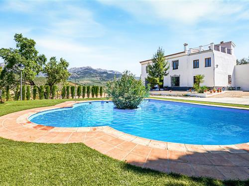 Holiday home - 12 persons -  - Ctra Cazorla km - 23470 - Cazorla