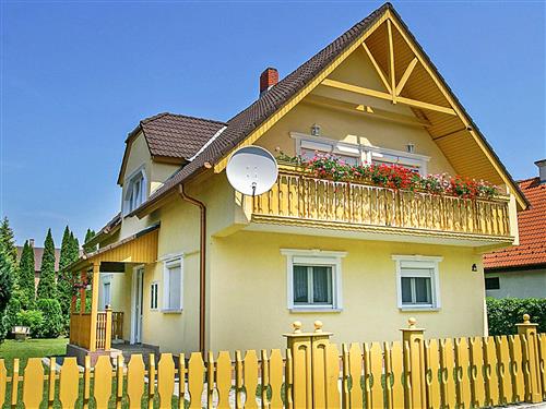 Holiday Home/Apartment - 5 persons -  - Balatonmariafurdo - 8647