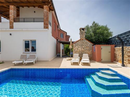 Holiday home - 8 persons -  - Pula - 52100