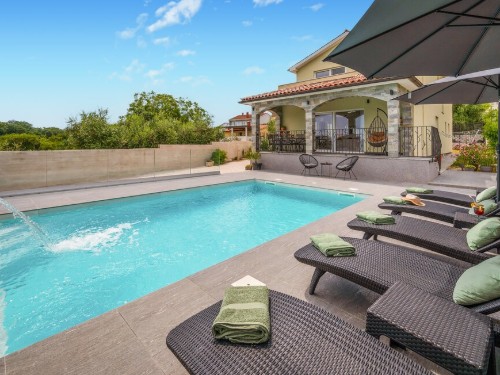 Holiday home - 8 persons -  - Sisanska cesta - 52100 - Pula