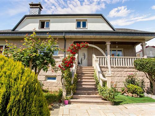 Holiday home - 8 persons -  - Rúa de Rosalía de Castro - 27500 - Chantada